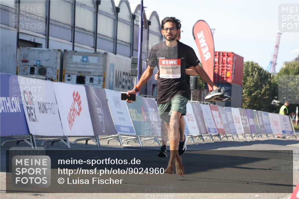 03.10.2025 - Köhlbrandbrückenlauf Luisa Fischer http://msf.ph/oto/9024960 03.10.2025 12:53:37 Ziel 4043, 4155, 6241, 6624, 6656, 6804 meine-sportfotos.de