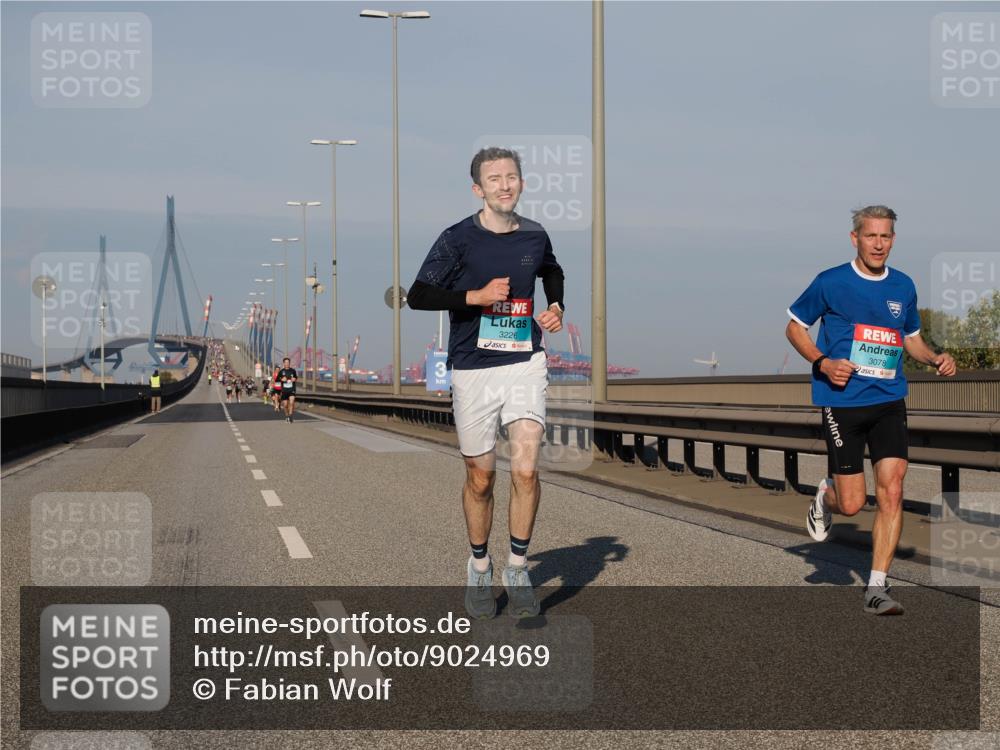 03.10.2025 - Köhlbrandbrückenlauf Fabian Wolf http://msf.ph/oto/9024969 03.10.2025 09:41:01 Position 3 3226, 3078 meine-sportfotos.de