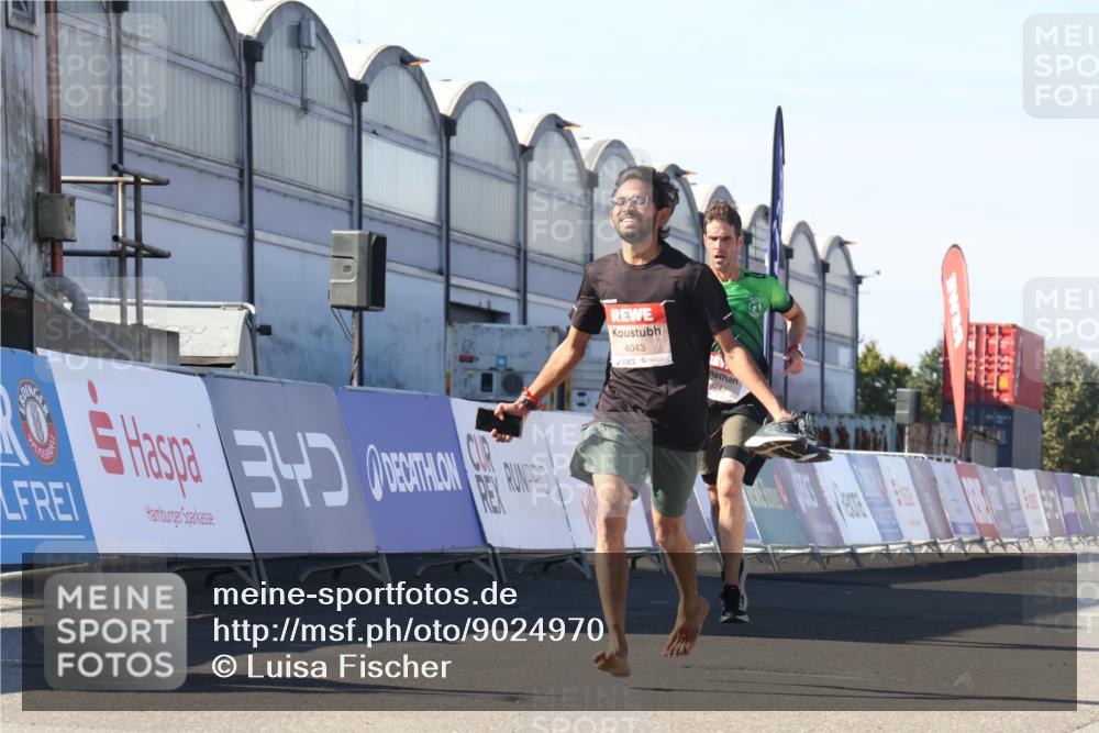 03.10.2025 - Köhlbrandbrückenlauf Luisa Fischer http://msf.ph/oto/9024970 03.10.2025 12:53:38 Ziel 4043, 4155, 6241, 6624, 6656, 6804 meine-sportfotos.de