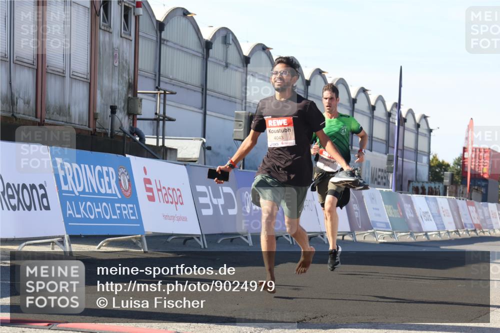 03.10.2025 - Köhlbrandbrückenlauf Luisa Fischer http://msf.ph/oto/9024979 03.10.2025 12:53:39 Ziel 4043, 4155, 6241, 6624, 6804 meine-sportfotos.de
