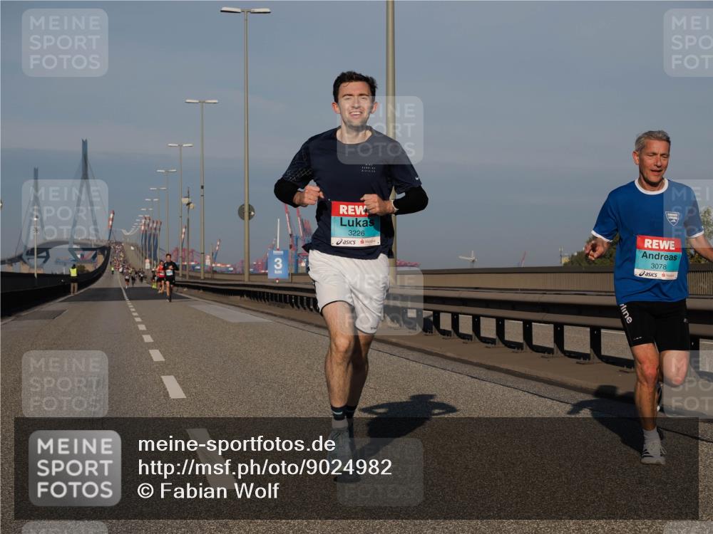 03.10.2025 - Köhlbrandbrückenlauf Fabian Wolf http://msf.ph/oto/9024982 03.10.2025 09:41:02 Position 3 3226, 3078 meine-sportfotos.de