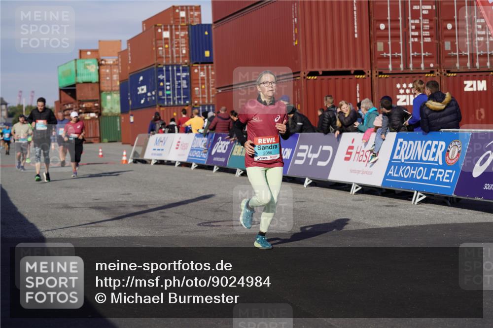 03.10.2025 - Köhlbrandbrückenlauf Michael Burmester http://msf.ph/oto/9024984 03.10.2025 10:27:39 Ziel 1004, 1342, 1472, 1759, 1993, 2086, 2166, 3429, 3451, 3452, 3626, 3739 meine-sportfotos.de