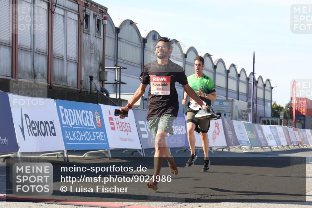 03.10.2025 - Köhlbrandbrückenlauf Luisa Fischer http://msf.ph/oto/9024986 03.10.2025 12:53:39 Ziel 4043, 4155, 6241, 6624, 6804 meine-sportfotos.de