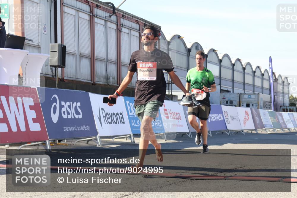 03.10.2025 - Köhlbrandbrückenlauf Luisa Fischer http://msf.ph/oto/9024995 03.10.2025 12:53:40 Ziel 4043, 4155, 6241, 6624 meine-sportfotos.de