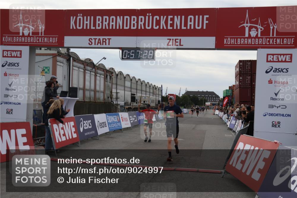 03.10.2025 - Köhlbrandbrückenlauf Julia Fischer http://msf.ph/oto/9024997 03.10.2025 15:57:28 Ziel 7261, 7535, 9087, 9668 meine-sportfotos.de