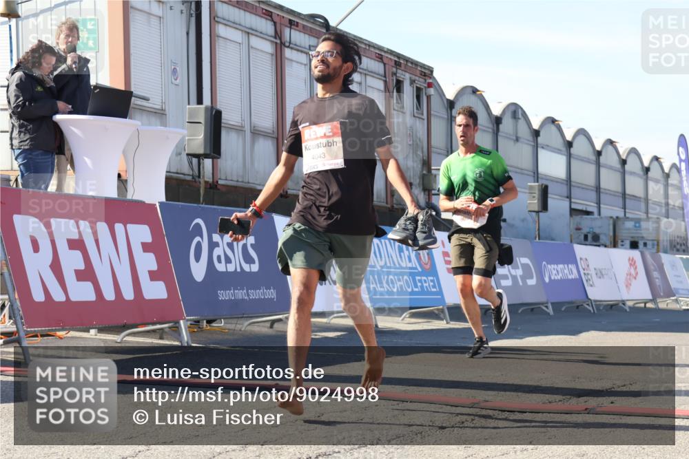 03.10.2025 - Köhlbrandbrückenlauf Luisa Fischer http://msf.ph/oto/9024998 03.10.2025 12:53:40 Ziel 4043, 4155, 6241, 6624 meine-sportfotos.de
