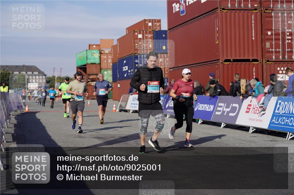 03.10.2025 - Köhlbrandbrückenlauf Michael Burmester http://msf.ph/oto/9025001 03.10.2025 10:27:44 Ziel 1004, 1342, 1759, 1993, 2086, 2525 meine-sportfotos.de