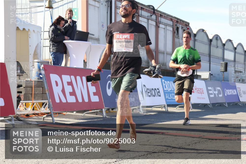 03.10.2025 - Köhlbrandbrückenlauf Luisa Fischer http://msf.ph/oto/9025003 03.10.2025 12:53:41 Ziel 4043, 4155, 6085, 6624 meine-sportfotos.de