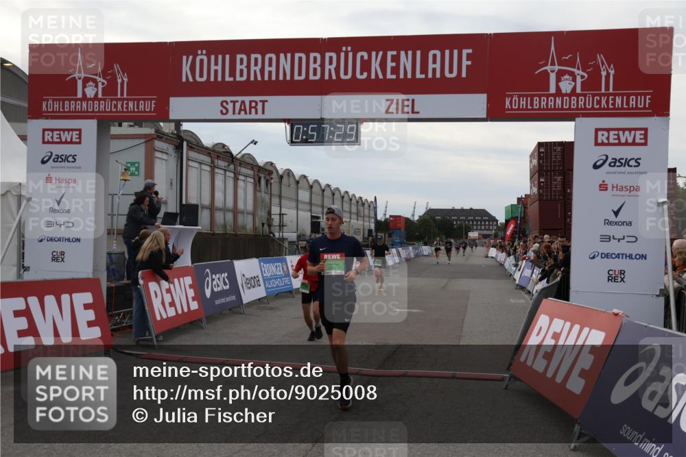 03.10.2025 - Köhlbrandbrückenlauf Julia Fischer http://msf.ph/oto/9025008 03.10.2025 15:57:29 Ziel 7261, 7535, 9087, 9668 meine-sportfotos.de