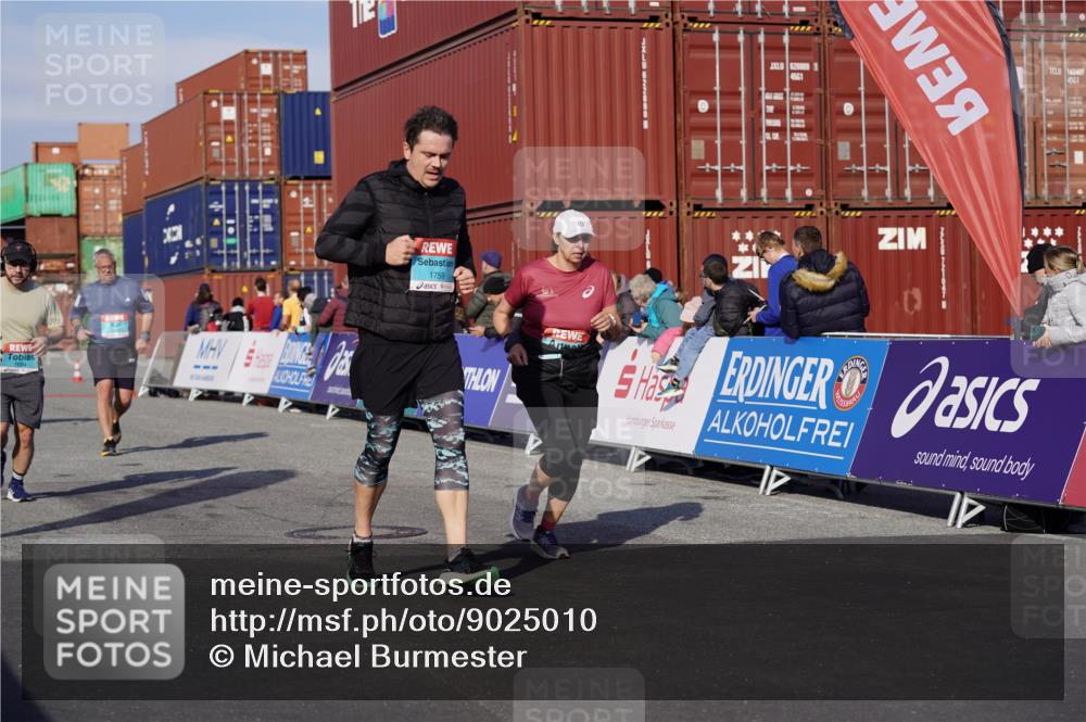 03.10.2025 - Köhlbrandbrückenlauf Michael Burmester http://msf.ph/oto/9025010 03.10.2025 10:27:45 Ziel 1004, 1342, 1759, 1993, 2525 meine-sportfotos.de