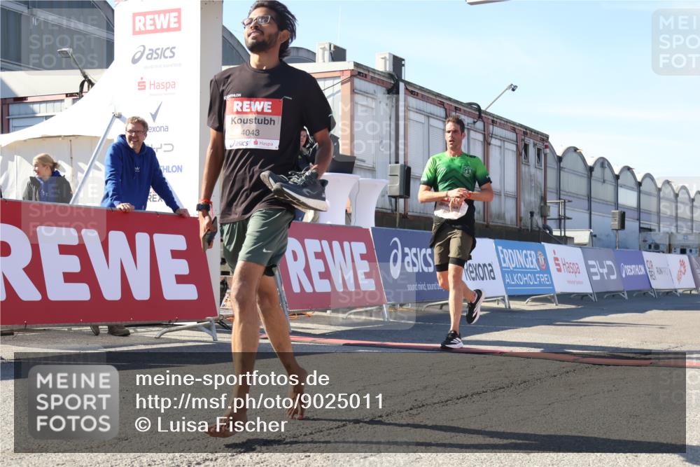 03.10.2025 - Köhlbrandbrückenlauf Luisa Fischer http://msf.ph/oto/9025011 03.10.2025 12:53:41 Ziel 4043, 4155, 6085, 6624 meine-sportfotos.de