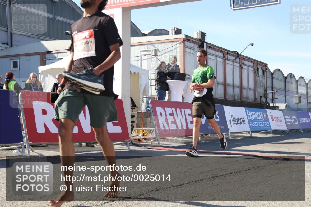 03.10.2025 - Köhlbrandbrückenlauf Luisa Fischer http://msf.ph/oto/9025014 03.10.2025 12:53:42 Ziel 4043, 4155, 6085, 6422, 6624 meine-sportfotos.de