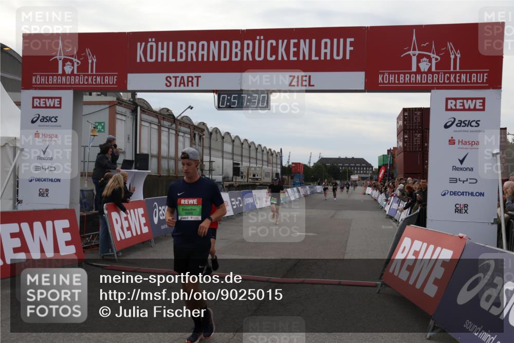 03.10.2025 - Köhlbrandbrückenlauf Julia Fischer http://msf.ph/oto/9025015 03.10.2025 15:57:30 Ziel 7261, 7535, 9087, 9668 meine-sportfotos.de