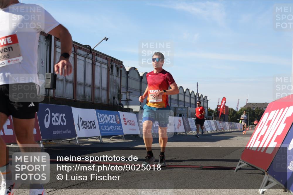 03.10.2025 - Köhlbrandbrückenlauf Luisa Fischer http://msf.ph/oto/9025018 03.10.2025 12:53:48 Ziel 4043, 4088, 6085, 6422, 6624 meine-sportfotos.de