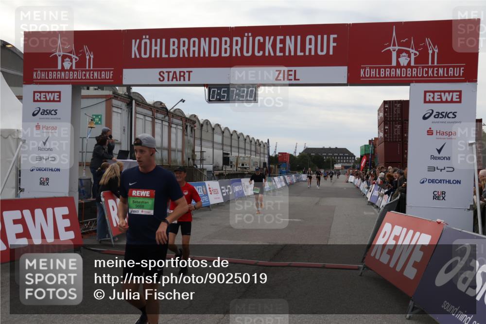 03.10.2025 - Köhlbrandbrückenlauf Julia Fischer http://msf.ph/oto/9025019 03.10.2025 15:57:30 Ziel 7261, 7535, 9087, 9668 meine-sportfotos.de