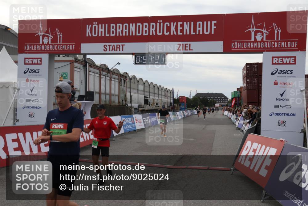 03.10.2025 - Köhlbrandbrückenlauf Julia Fischer http://msf.ph/oto/9025024 03.10.2025 15:57:31 Ziel 7261, 7535, 9087, 9668 meine-sportfotos.de