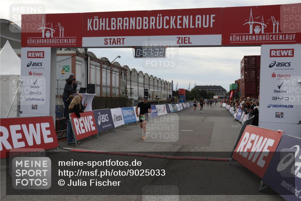 03.10.2025 - Köhlbrandbrückenlauf Julia Fischer http://msf.ph/oto/9025033 03.10.2025 15:57:32 Ziel 7261, 7535, 9668 meine-sportfotos.de