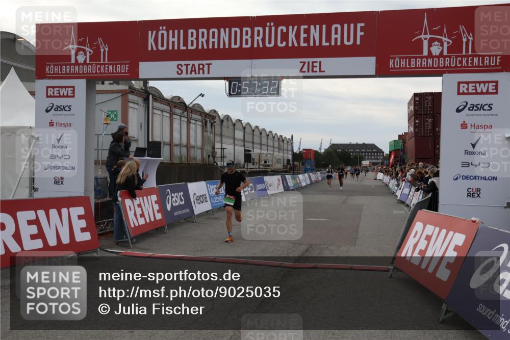 03.10.2025 - Köhlbrandbrückenlauf Julia Fischer http://msf.ph/oto/9025035 03.10.2025 15:57:32 Ziel 7261, 7535, 9668 meine-sportfotos.de