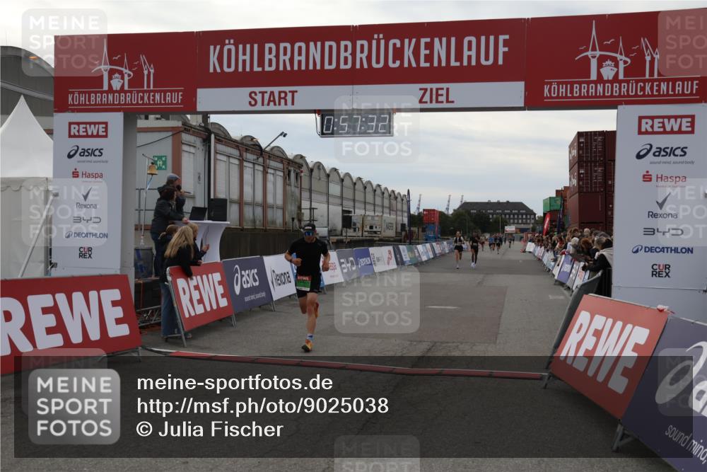 03.10.2025 - Köhlbrandbrückenlauf Julia Fischer http://msf.ph/oto/9025038 03.10.2025 15:57:33 Ziel 7261, 7535, 9177, 9178, 9668 meine-sportfotos.de