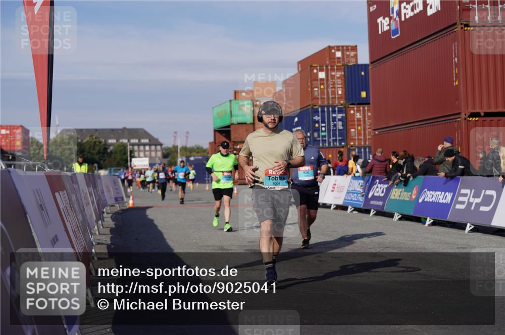 03.10.2025 - Köhlbrandbrückenlauf Michael Burmester http://msf.ph/oto/9025041 03.10.2025 10:27:46 Ziel 1004, 1342, 1759, 1993, 2525 meine-sportfotos.de