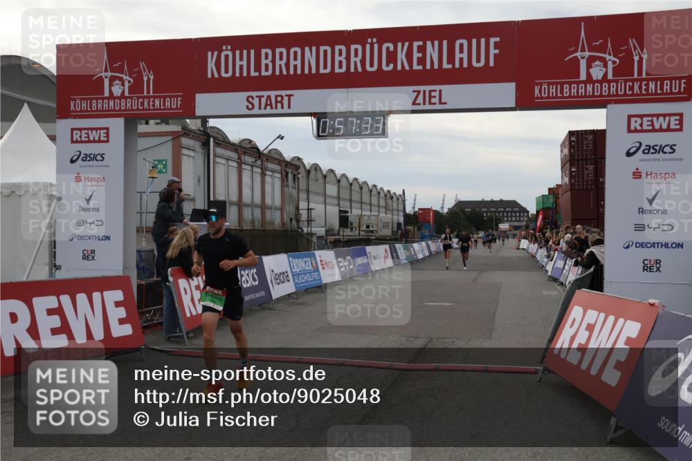 03.10.2025 - Köhlbrandbrückenlauf Julia Fischer http://msf.ph/oto/9025048 03.10.2025 15:57:34 Ziel 7261, 7535, 9177, 9178, 9668 meine-sportfotos.de