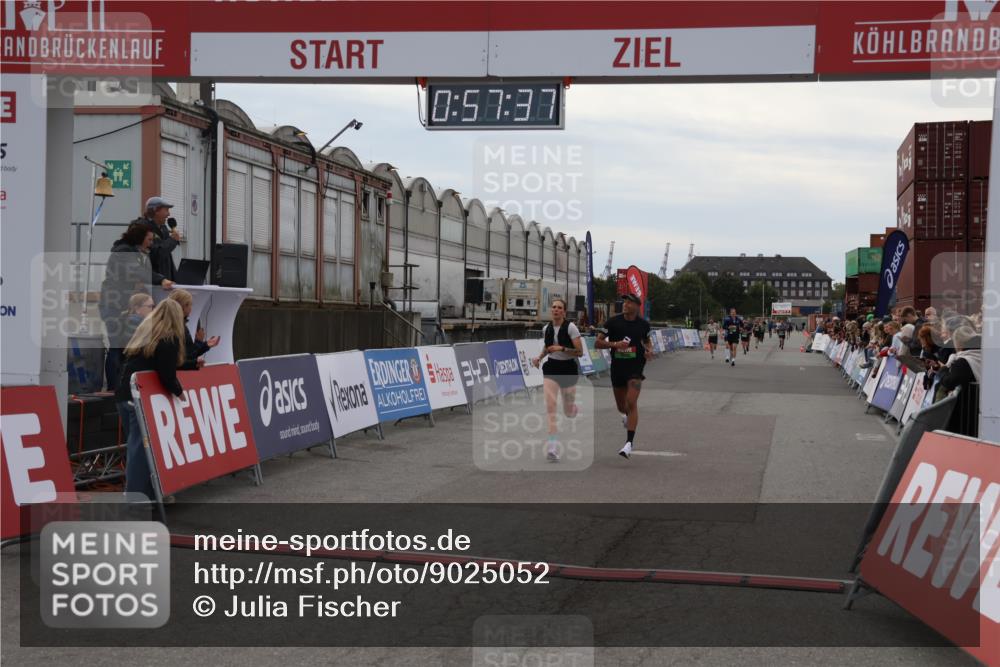 03.10.2025 - Köhlbrandbrückenlauf Julia Fischer http://msf.ph/oto/9025052 03.10.2025 15:57:37 Ziel 7261, 7535, 9177, 9178, 9668 meine-sportfotos.de