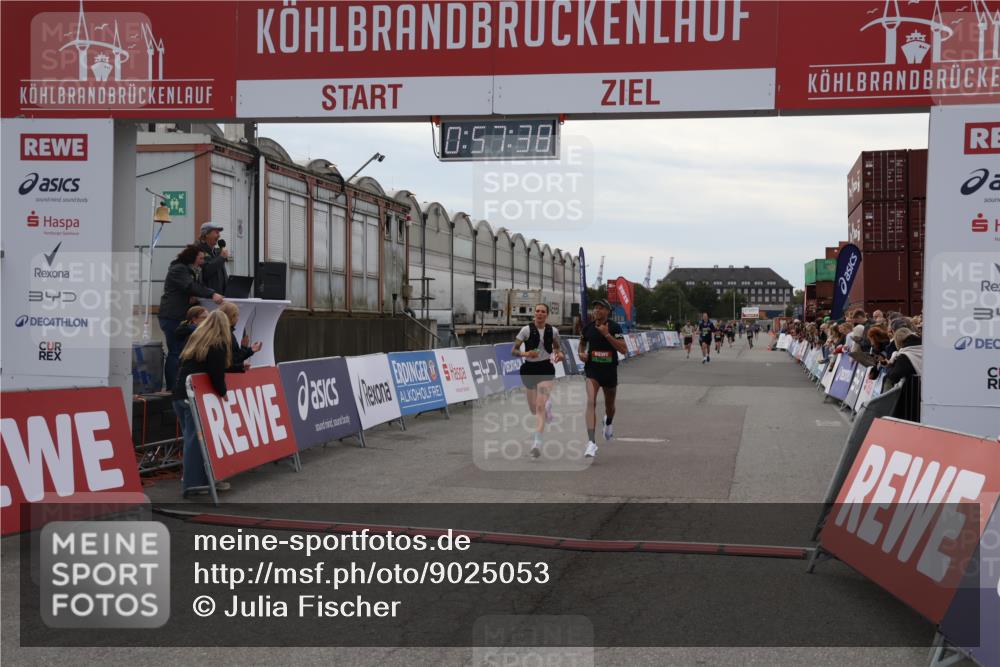 03.10.2025 - Köhlbrandbrückenlauf Julia Fischer http://msf.ph/oto/9025053 03.10.2025 15:57:38 Ziel 7261, 7535, 9177, 9178, 9668 meine-sportfotos.de