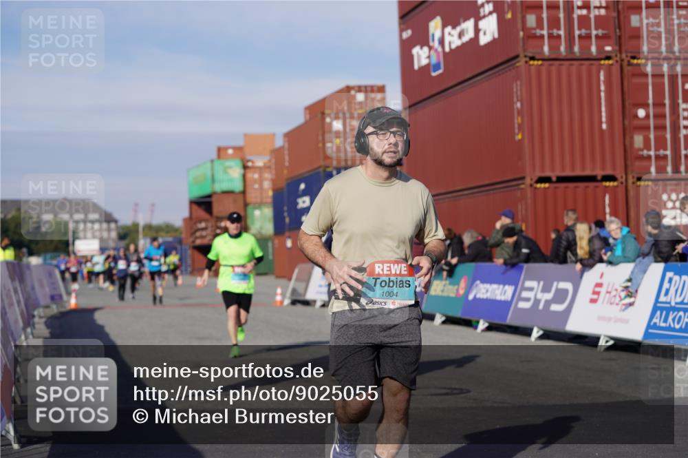 03.10.2025 - Köhlbrandbrückenlauf Michael Burmester http://msf.ph/oto/9025055 03.10.2025 10:27:47 Ziel 1004, 1342, 1759, 1993, 2525 meine-sportfotos.de
