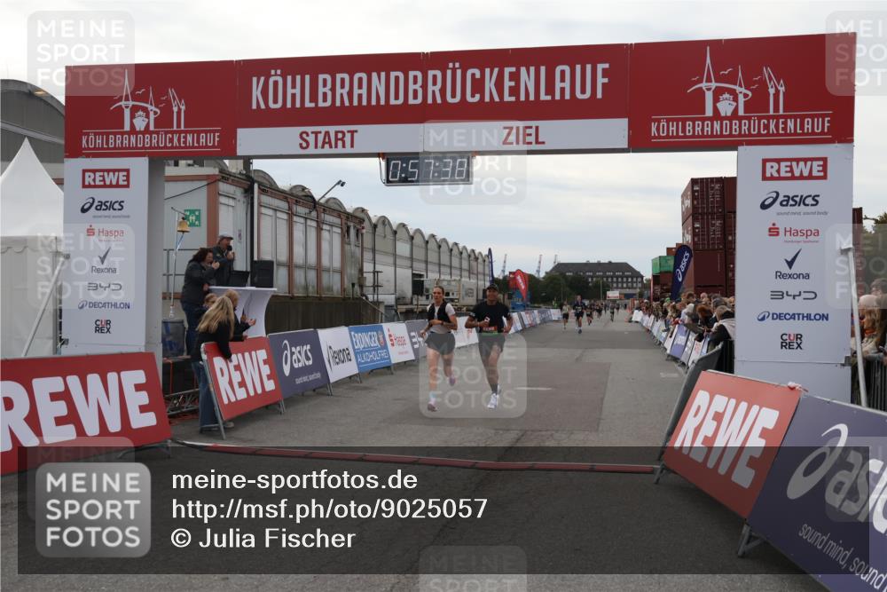 03.10.2025 - Köhlbrandbrückenlauf Julia Fischer http://msf.ph/oto/9025057 03.10.2025 15:57:38 Ziel 7261, 7535, 9177, 9178, 9668 meine-sportfotos.de