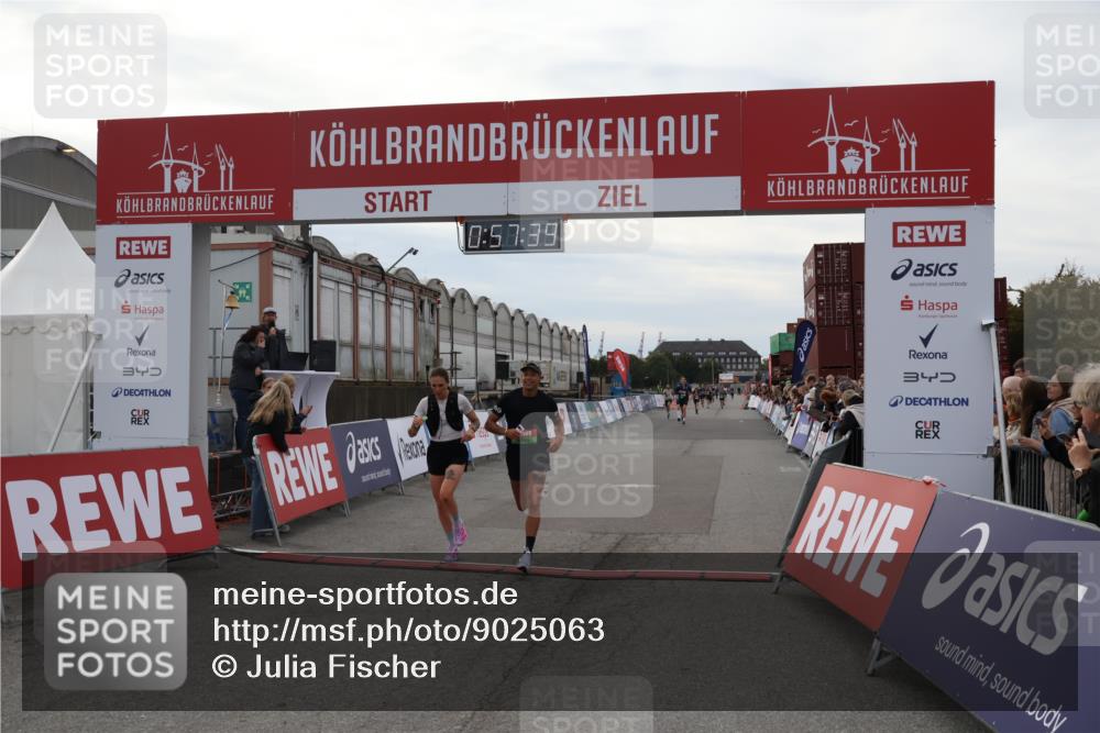 03.10.2025 - Köhlbrandbrückenlauf Julia Fischer http://msf.ph/oto/9025063 03.10.2025 15:57:39 Ziel 7261, 7535, 9177, 9178 meine-sportfotos.de