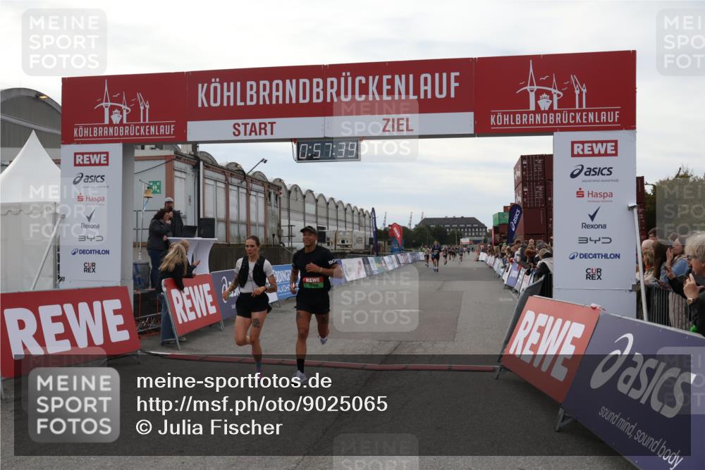 03.10.2025 - Köhlbrandbrückenlauf Julia Fischer http://msf.ph/oto/9025065 03.10.2025 15:57:39 Ziel 7261, 7535, 9177, 9178 meine-sportfotos.de