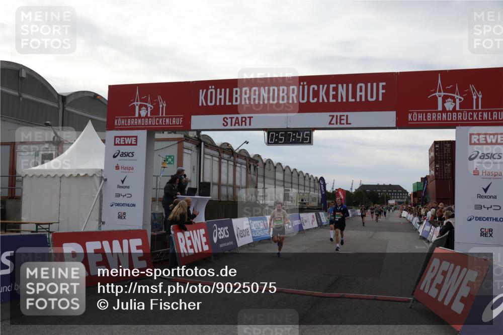 03.10.2025 - Köhlbrandbrückenlauf Julia Fischer http://msf.ph/oto/9025075 03.10.2025 15:57:46 Ziel 7082, 7274, 8916, 9177, 9178 meine-sportfotos.de