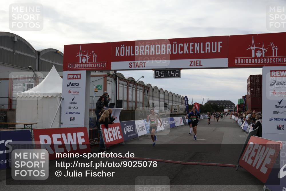 03.10.2025 - Köhlbrandbrückenlauf Julia Fischer http://msf.ph/oto/9025078 03.10.2025 15:57:46 Ziel 7082, 7274, 8916, 9177, 9178 meine-sportfotos.de