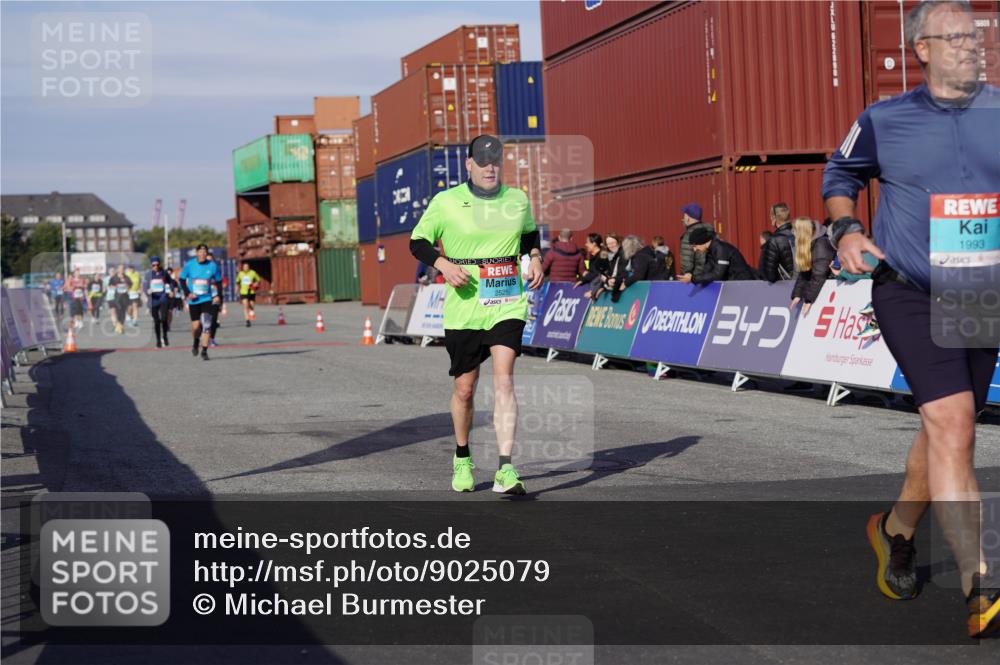 03.10.2025 - Köhlbrandbrückenlauf Michael Burmester http://msf.ph/oto/9025079 03.10.2025 10:27:50 Ziel 1004, 1993, 2525, 3393 meine-sportfotos.de