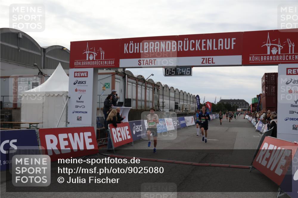03.10.2025 - Köhlbrandbrückenlauf Julia Fischer http://msf.ph/oto/9025080 03.10.2025 15:57:46 Ziel 7082, 7274, 8916, 9177, 9178 meine-sportfotos.de