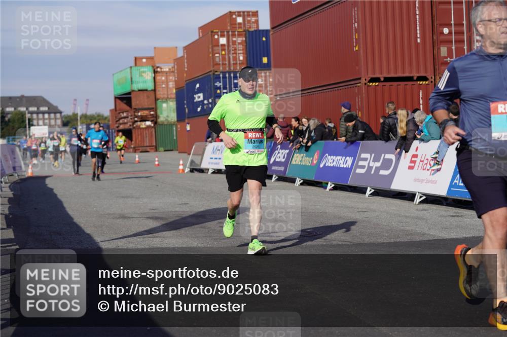 03.10.2025 - Köhlbrandbrückenlauf Michael Burmester http://msf.ph/oto/9025083 03.10.2025 10:27:50 Ziel 1004, 1993, 2525, 3393 meine-sportfotos.de