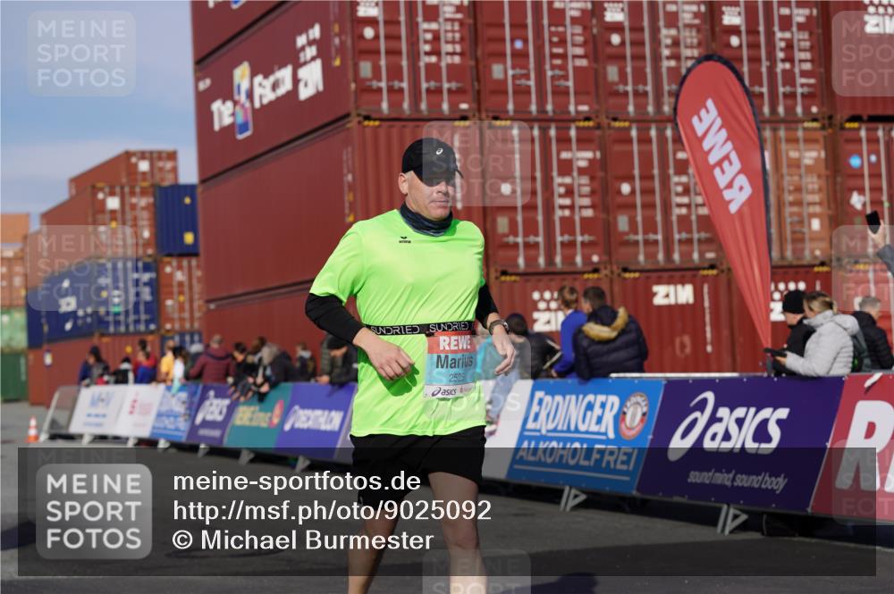 03.10.2025 - Köhlbrandbrückenlauf Michael Burmester http://msf.ph/oto/9025092 03.10.2025 10:27:51 Ziel 1004, 1993, 2525, 2752, 3393 meine-sportfotos.de