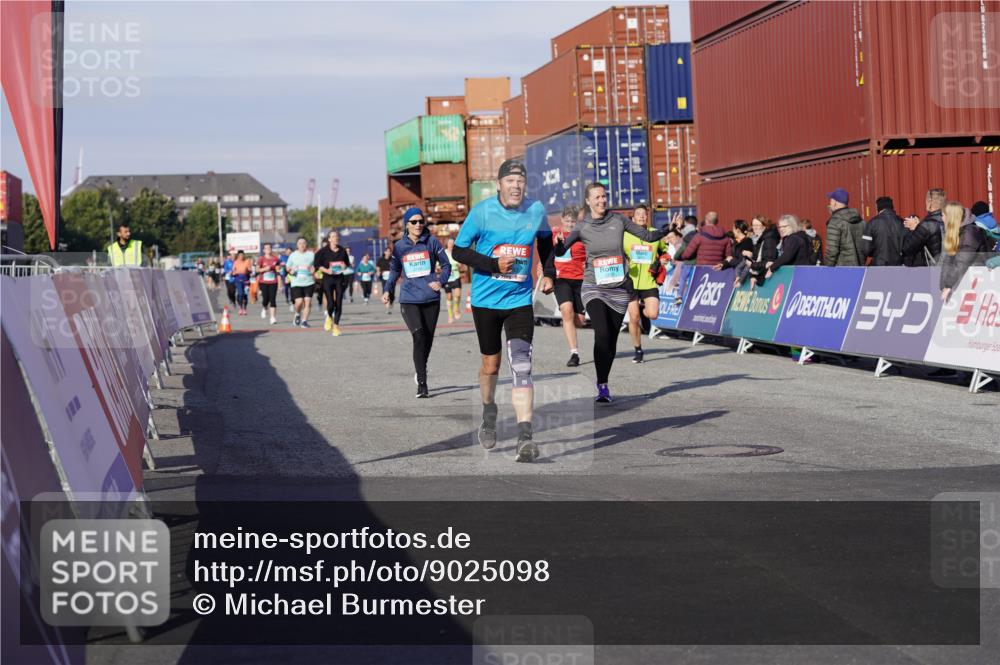 03.10.2025 - Köhlbrandbrückenlauf Michael Burmester http://msf.ph/oto/9025098 03.10.2025 10:27:57 Ziel 2320, 2621, 2630, 2632, 2752, 3393, 3670 meine-sportfotos.de