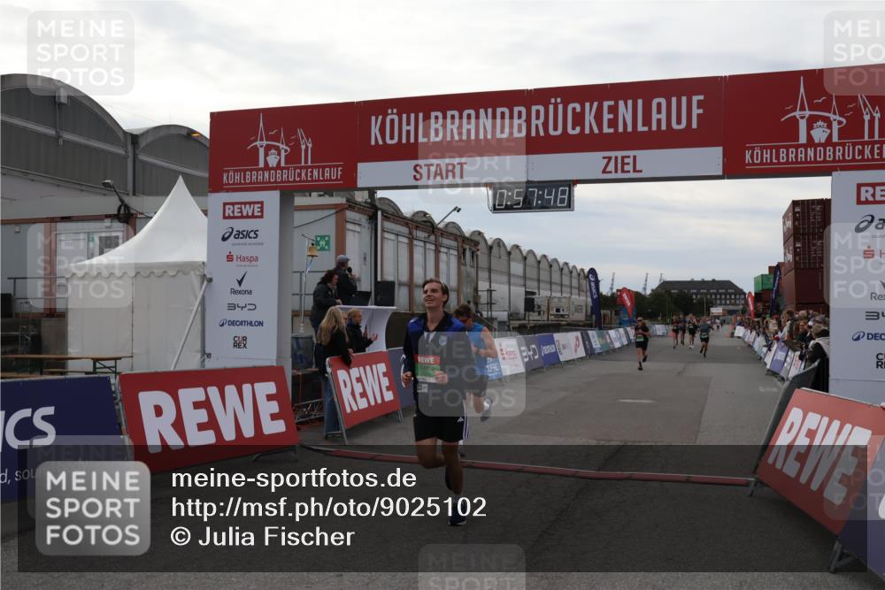 03.10.2025 - Köhlbrandbrückenlauf Julia Fischer http://msf.ph/oto/9025102 03.10.2025 15:57:49 Ziel 7082, 7127, 7274, 7570, 8916, 9177, 9178 meine-sportfotos.de