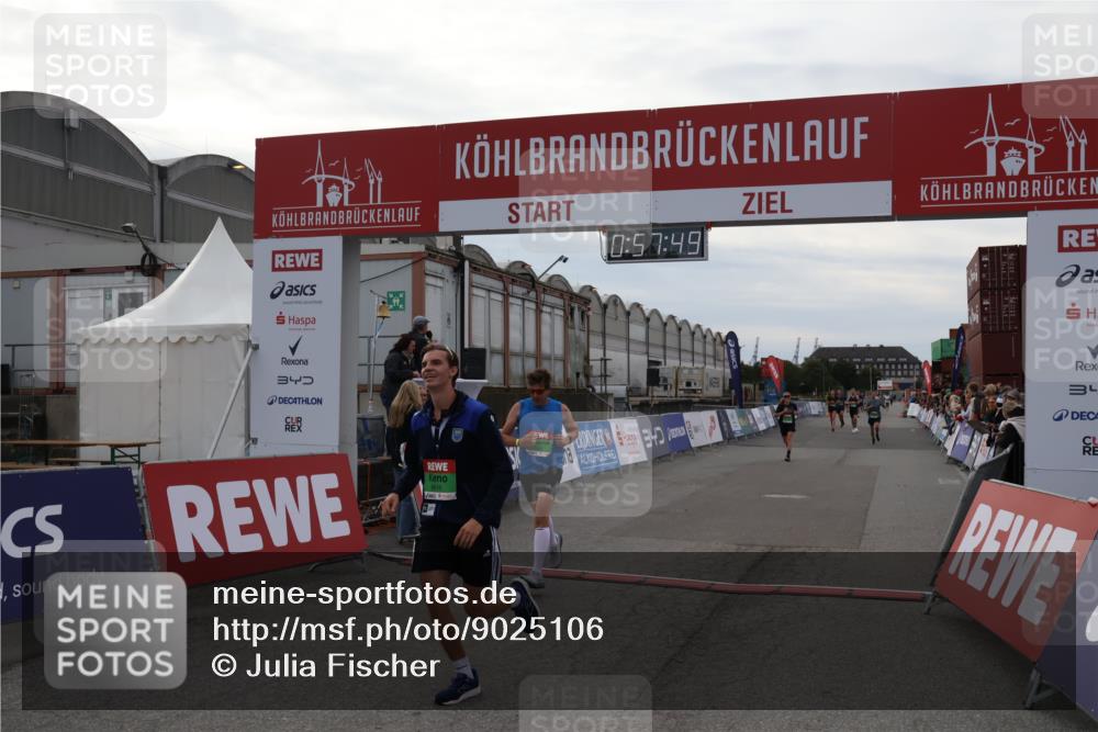 03.10.2025 - Köhlbrandbrückenlauf Julia Fischer http://msf.ph/oto/9025106 03.10.2025 15:57:49 Ziel 7082, 7127, 7274, 7570, 8916, 9177, 9178 meine-sportfotos.de