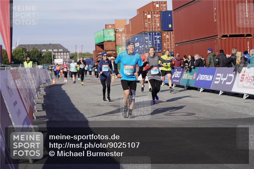 03.10.2025 - Köhlbrandbrückenlauf Michael Burmester http://msf.ph/oto/9025107 03.10.2025 10:27:57 Ziel 2320, 2621, 2630, 2632, 2752, 3393, 3670 meine-sportfotos.de