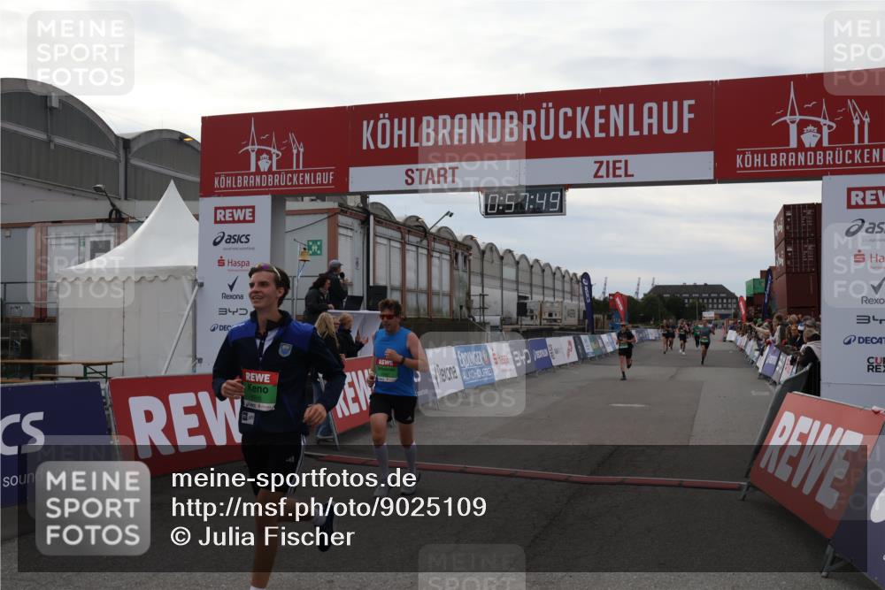 03.10.2025 - Köhlbrandbrückenlauf Julia Fischer http://msf.ph/oto/9025109 03.10.2025 15:57:49 Ziel 7082, 7127, 7274, 7570, 8916, 9177, 9178 meine-sportfotos.de