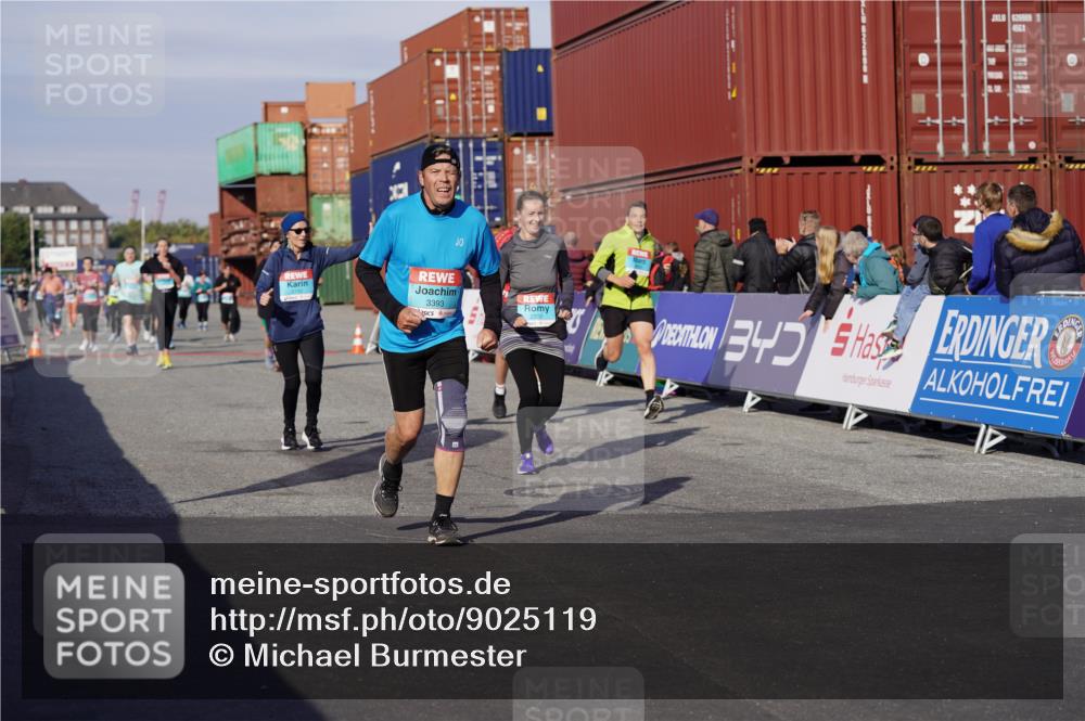 03.10.2025 - Köhlbrandbrückenlauf Michael Burmester http://msf.ph/oto/9025119 03.10.2025 10:27:58 Ziel 2320, 2621, 2630, 2632, 2752, 3393, 3670 meine-sportfotos.de