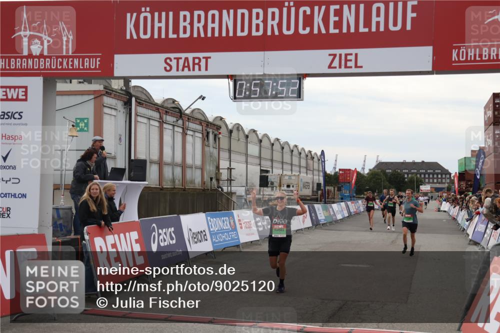 03.10.2025 - Köhlbrandbrückenlauf Julia Fischer http://msf.ph/oto/9025120 03.10.2025 15:57:52 Ziel 7051, 7082, 7127, 7131, 7274, 7570, 8916 meine-sportfotos.de