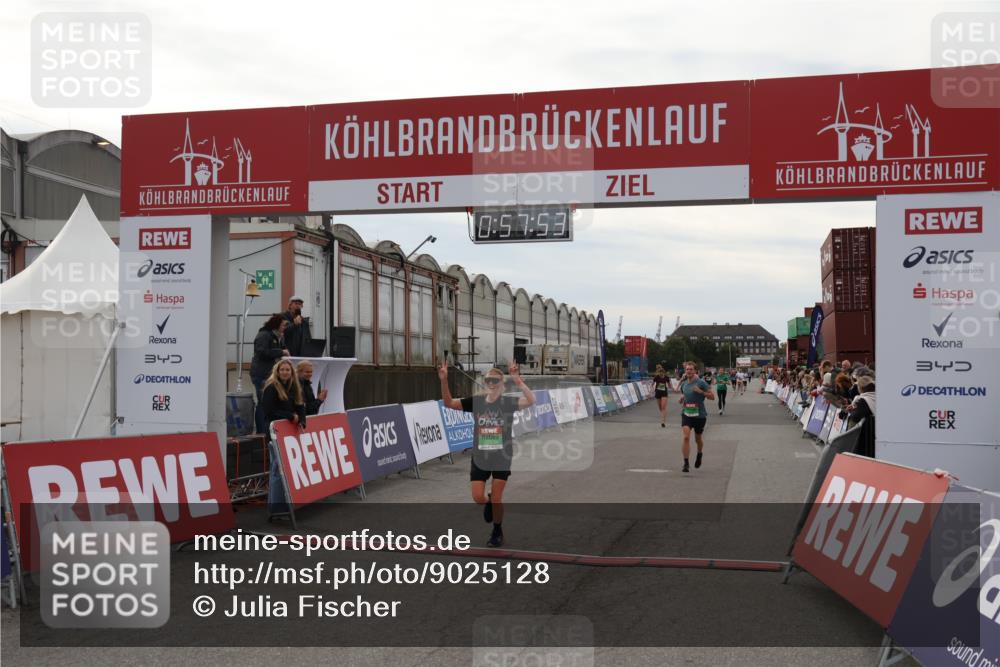 03.10.2025 - Köhlbrandbrückenlauf Julia Fischer http://msf.ph/oto/9025128 03.10.2025 15:57:53 Ziel 7051, 7082, 7127, 7131, 7274, 7570, 8916, 9438 meine-sportfotos.de