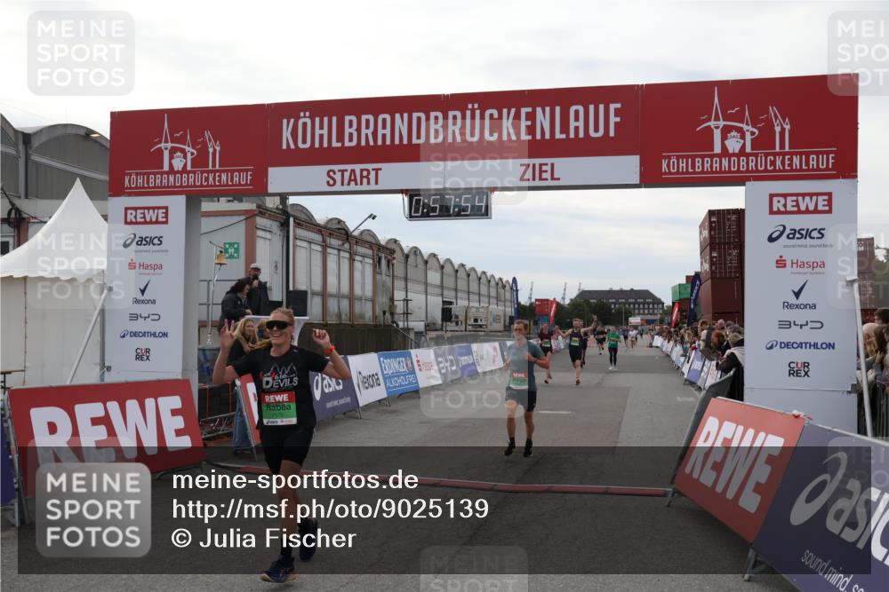 03.10.2025 - Köhlbrandbrückenlauf Julia Fischer http://msf.ph/oto/9025139 03.10.2025 15:57:54 Ziel 7051, 7082, 7127, 7131, 7274, 7570, 8916, 9438 meine-sportfotos.de