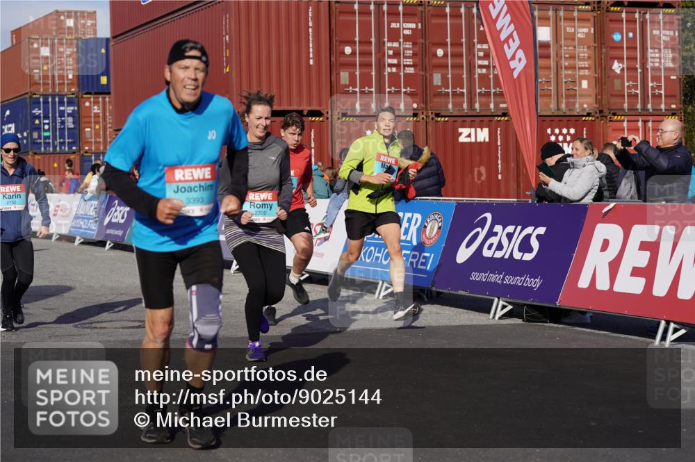 03.10.2025 - Köhlbrandbrückenlauf Michael Burmester http://msf.ph/oto/9025144 03.10.2025 10:27:59 Ziel 1775, 2320, 2621, 2630, 2632, 2752, 3393, 3614, 3670 meine-sportfotos.de