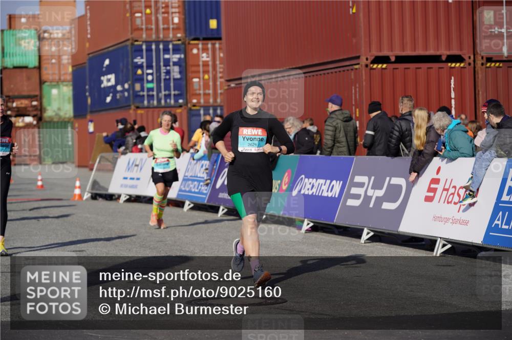 03.10.2025 - Köhlbrandbrückenlauf Michael Burmester http://msf.ph/oto/9025160 03.10.2025 10:28:02 Ziel 1592, 1775, 2320, 2621, 2630, 2632, 2636, 2752, 3614, 3631, 3670 meine-sportfotos.de