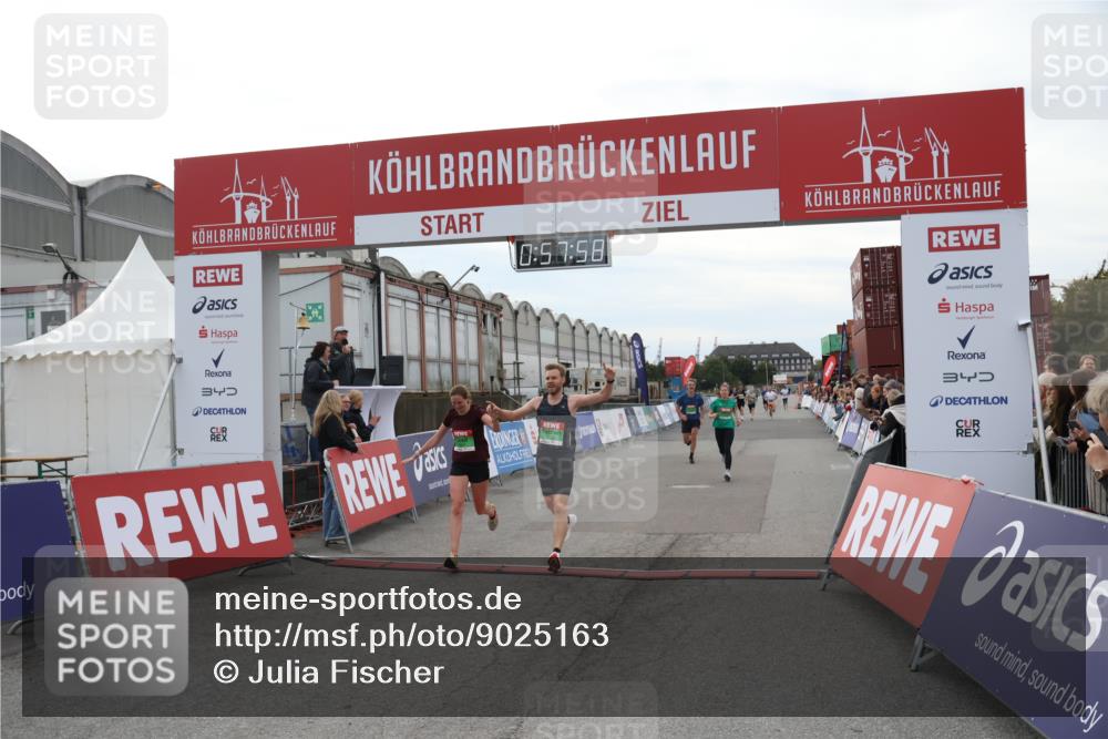 03.10.2025 - Köhlbrandbrückenlauf Julia Fischer http://msf.ph/oto/9025163 03.10.2025 15:57:58 Ziel 7051, 7082, 7087, 7127, 7131, 7570, 9438 meine-sportfotos.de