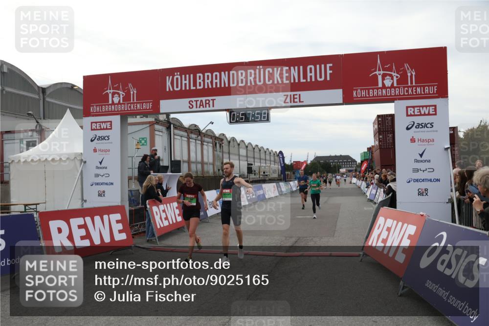 03.10.2025 - Köhlbrandbrückenlauf Julia Fischer http://msf.ph/oto/9025165 03.10.2025 15:57:58 Ziel 7051, 7082, 7087, 7127, 7131, 7570, 9438 meine-sportfotos.de